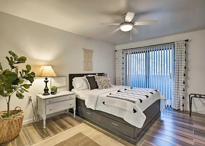 4 Mi To Asu: Lake-view W/ Patio, Pool Access Holiday home Tempe