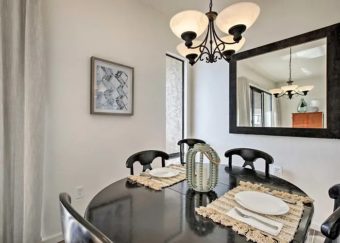 Holiday home 4 Mi To Asu: Lake-view W/ Patio, Pool Access Tempe