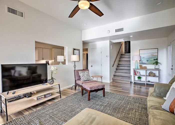 4 Mi To Asu: Lake-view W/ Patio, Pool Access Holiday home Tempe