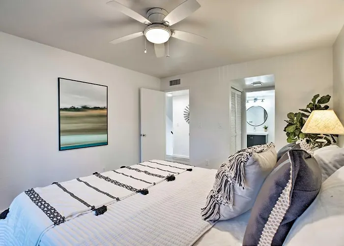 4 Mi To Asu: Lake-view W/ Patio, Pool Access Holiday home Tempe
